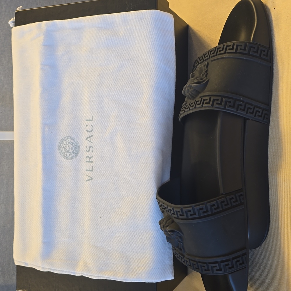 Versace Men's Pool Slide Size 40 - Picture 3 of 5